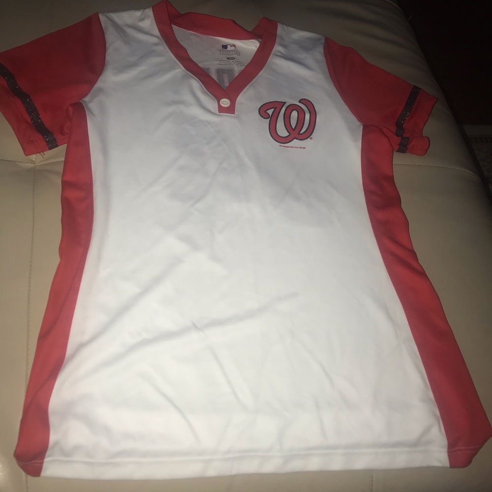 Washington Harper Fitted V-Neck Top, Large